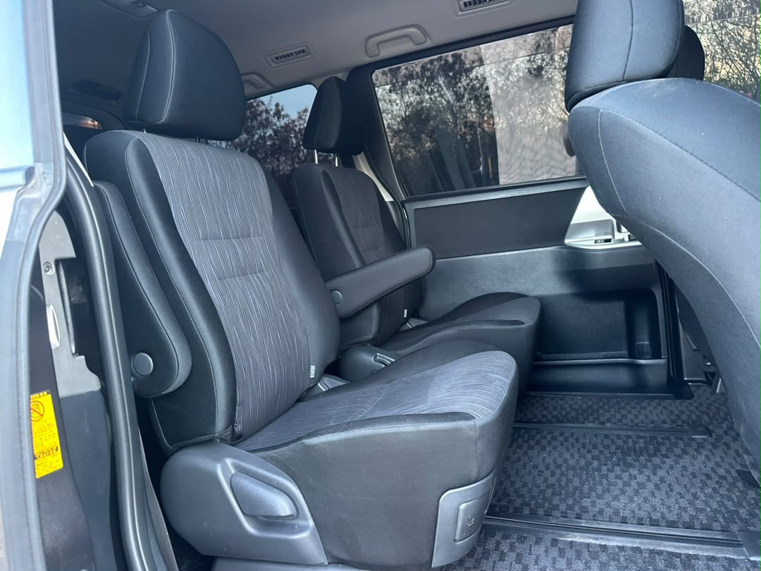 TOYOTA NOAH thumbnail 5